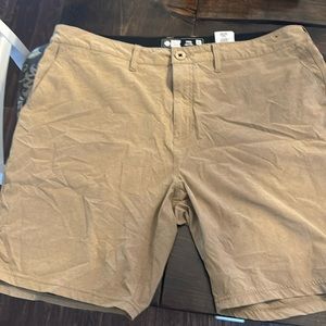 Salty Crew shorts size 40